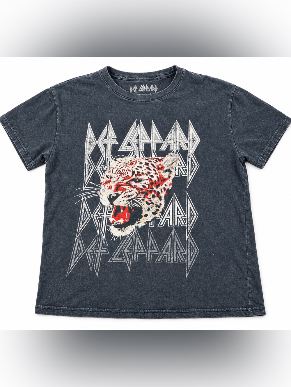 Def Leppard T Shirt Men’s Size Large Short Sleeve Black Faded Rock Band Graphic